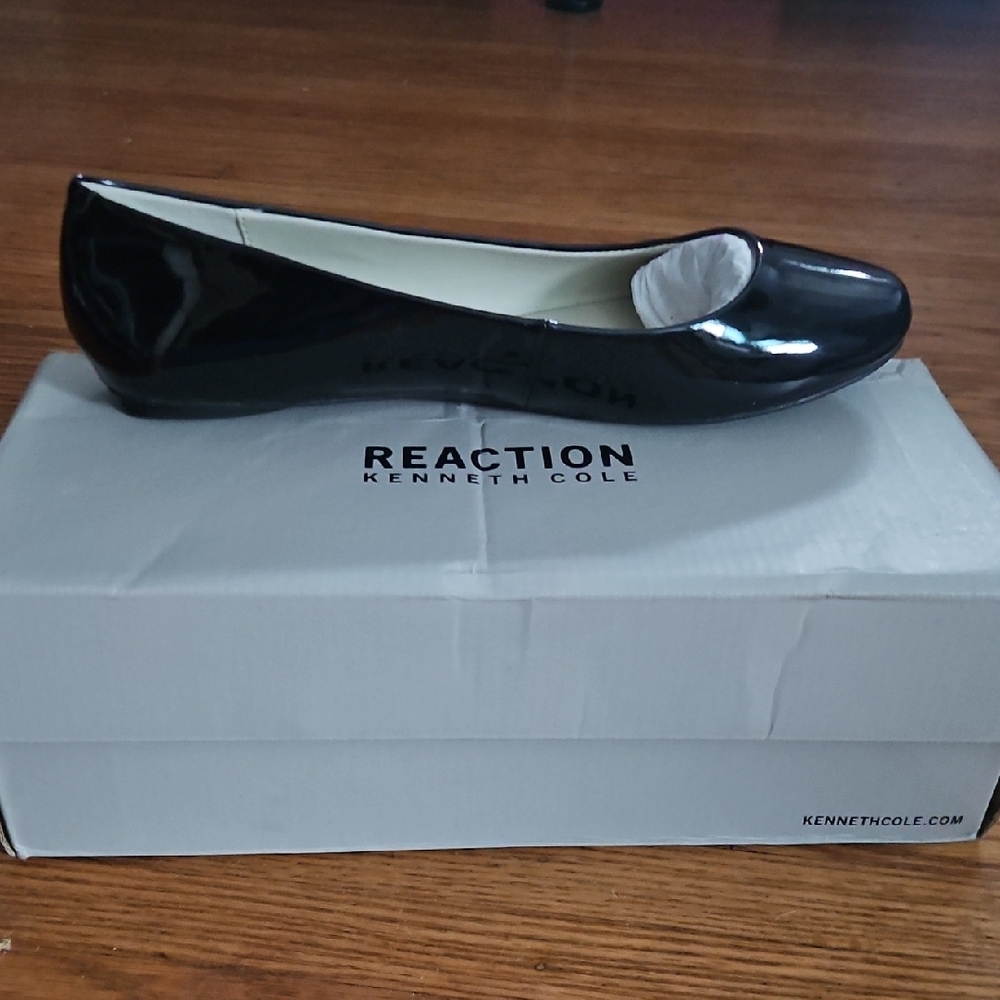 Kenneth Cole Reaction Women's Glossy Black Loafers